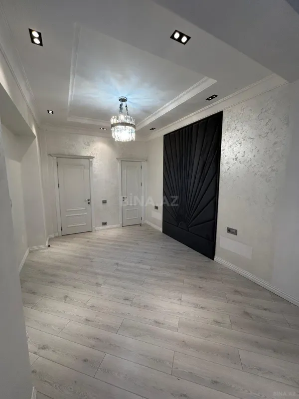 Satılır 3 otaqlı mənzil 136 m²