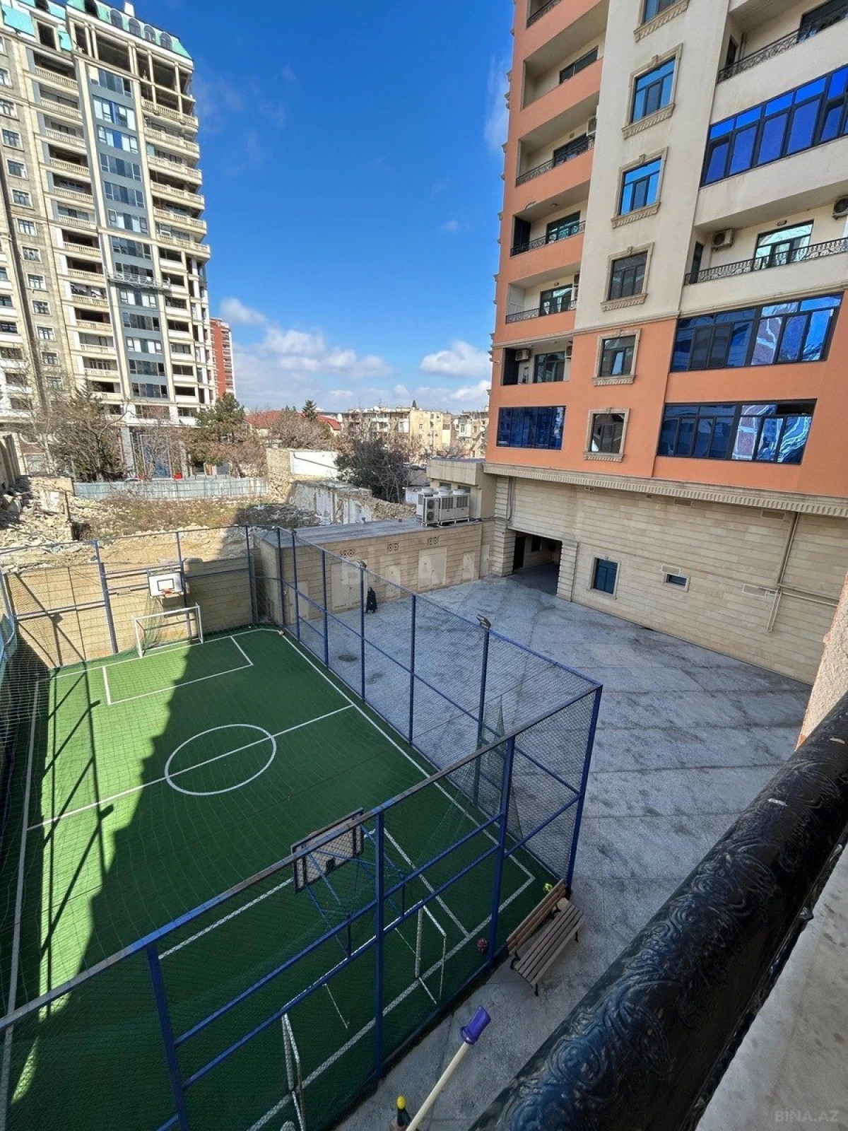 Satılır 3 otaqlı mənzil 136 m²