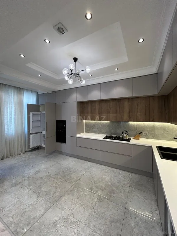 Satılır 3 otaqlı mənzil 136 m²