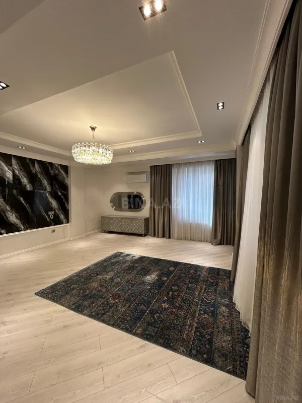 Satılır 3 otaqlı mənzil 136 m²