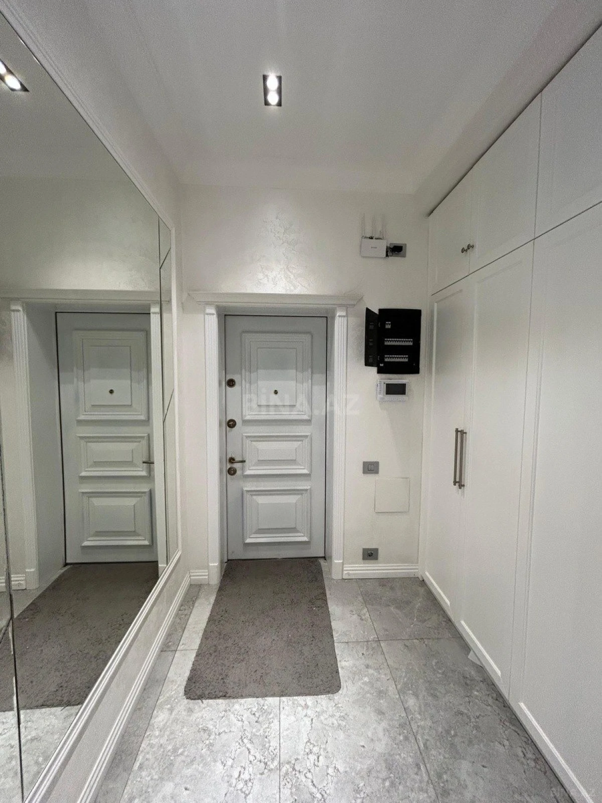 Satılır 3 otaqlı mənzil 136 m²