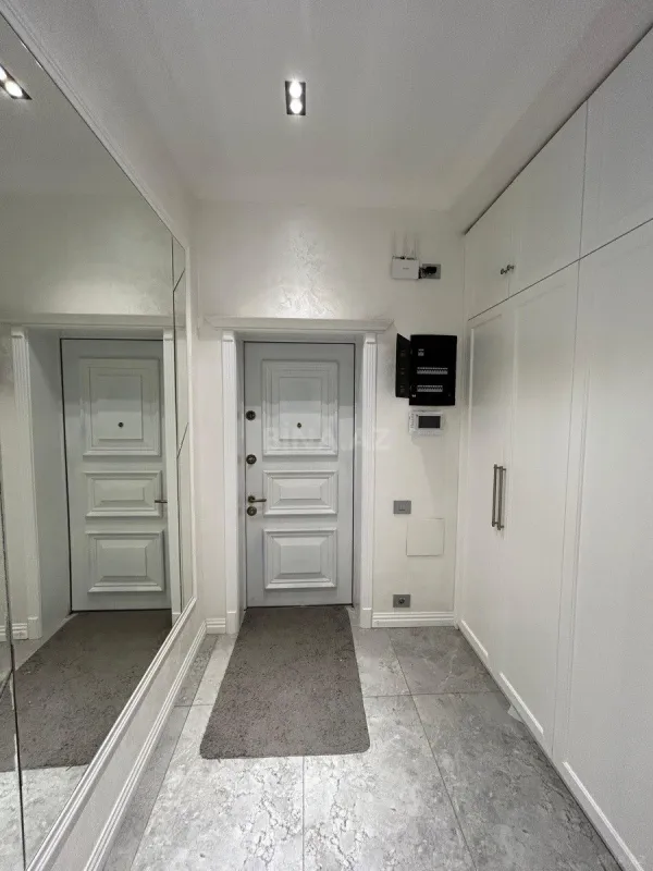 Satılır 3 otaqlı mənzil 136 m²