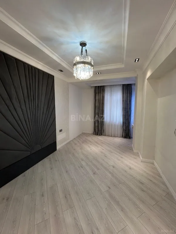 Satılır 3 otaqlı mənzil 136 m²