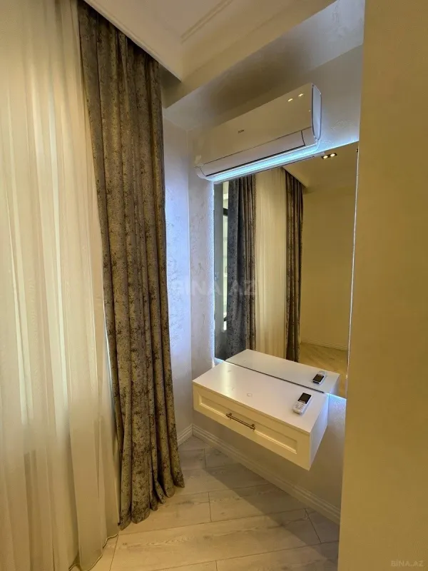 Satılır 3 otaqlı mənzil 136 m²