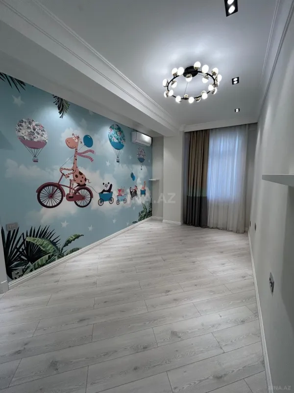Satılır 3 otaqlı mənzil 136 m²