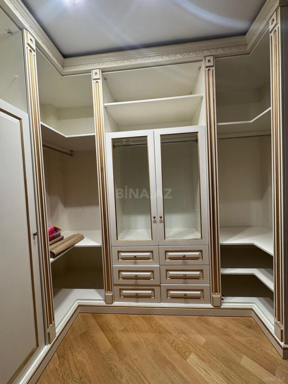 Kirayə verilir 3 otaqlı mənzil 220 m²