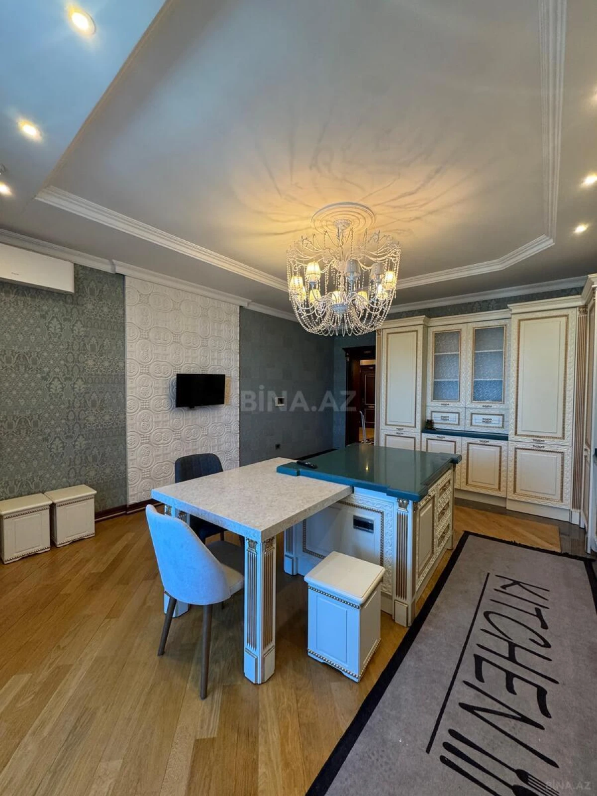 Kirayə verilir 3 otaqlı mənzil 220 m²