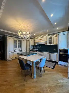 Kirayə verilir 3 otaqlı mənzil 220 m²