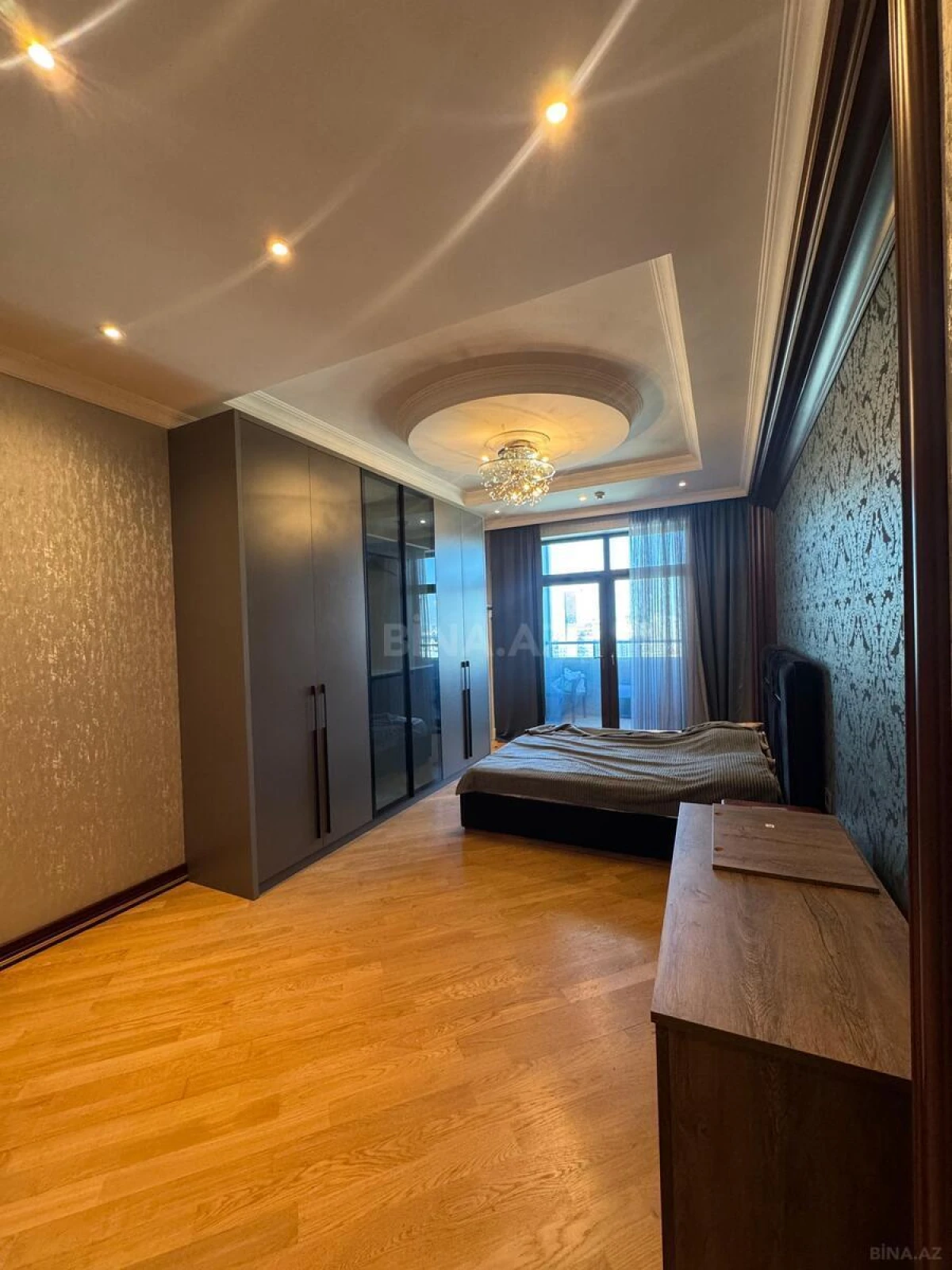 Kirayə verilir 3 otaqlı mənzil 220 m²