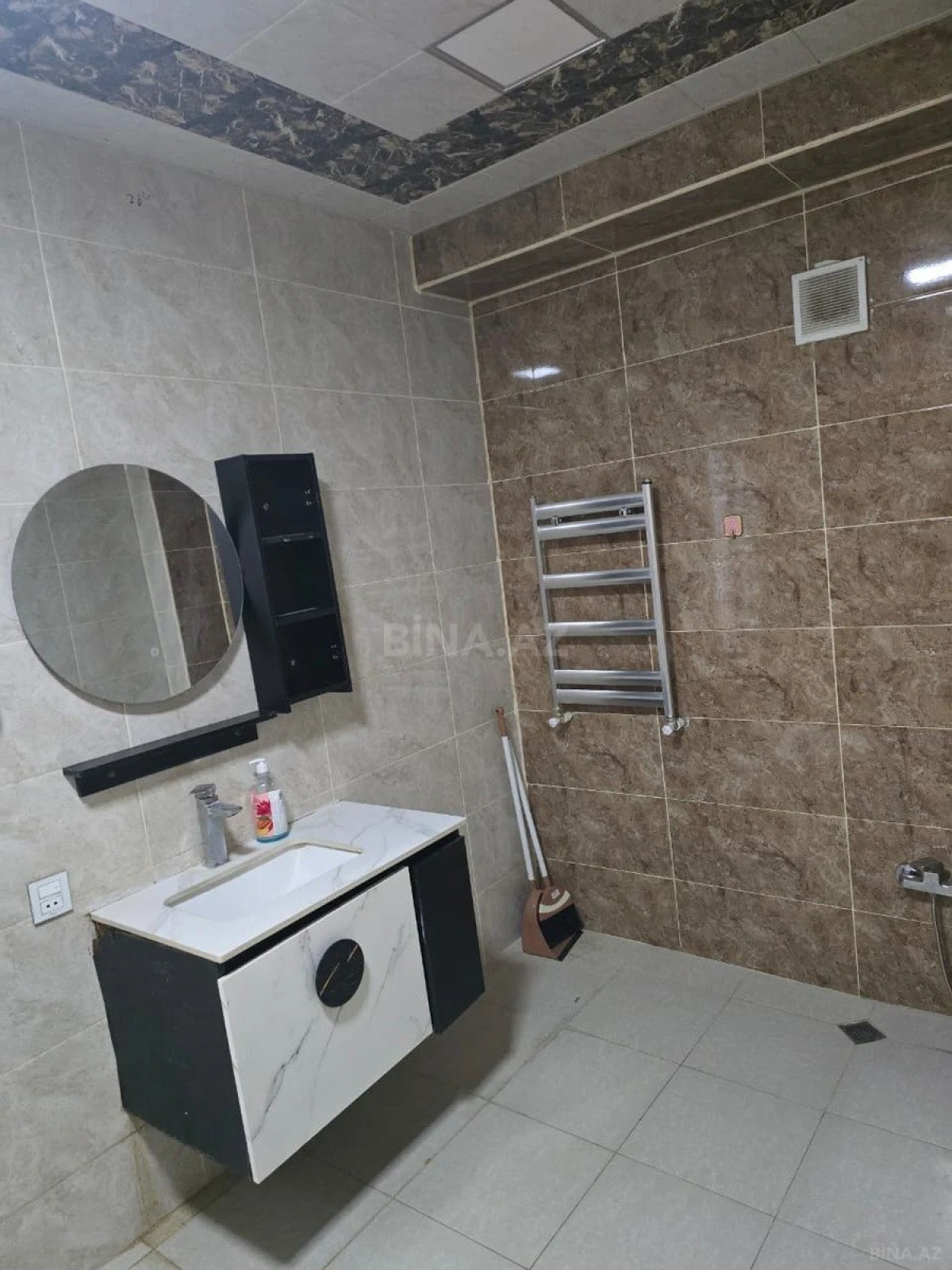 Kirayə verilir 2 otaqlı mənzil 77 m²