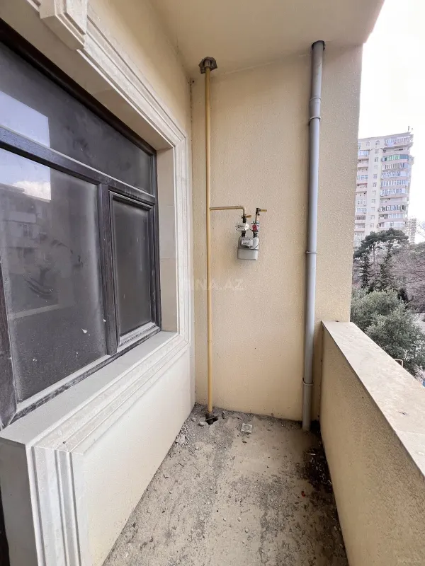 Satılır 4 otaqlı mənzil 204 m²