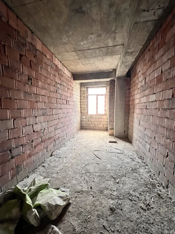 Satılır 4 otaqlı mənzil 204 m²