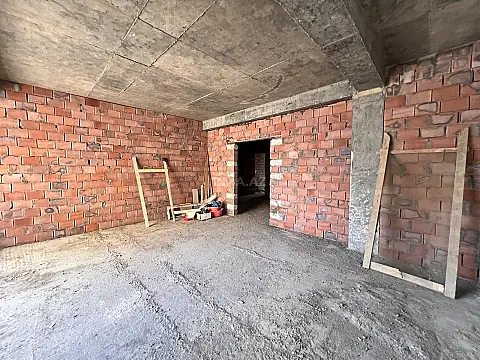 Satılır 4 otaqlı mənzil 204 m²