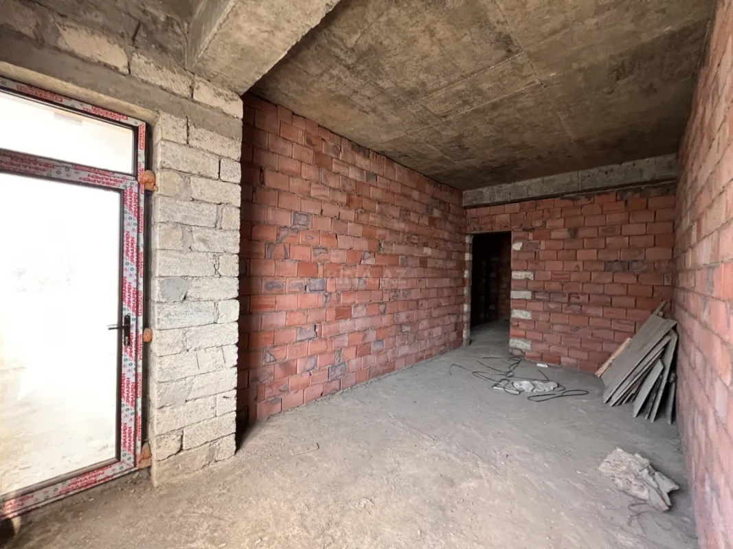 Satılır 4 otaqlı mənzil 204 m²