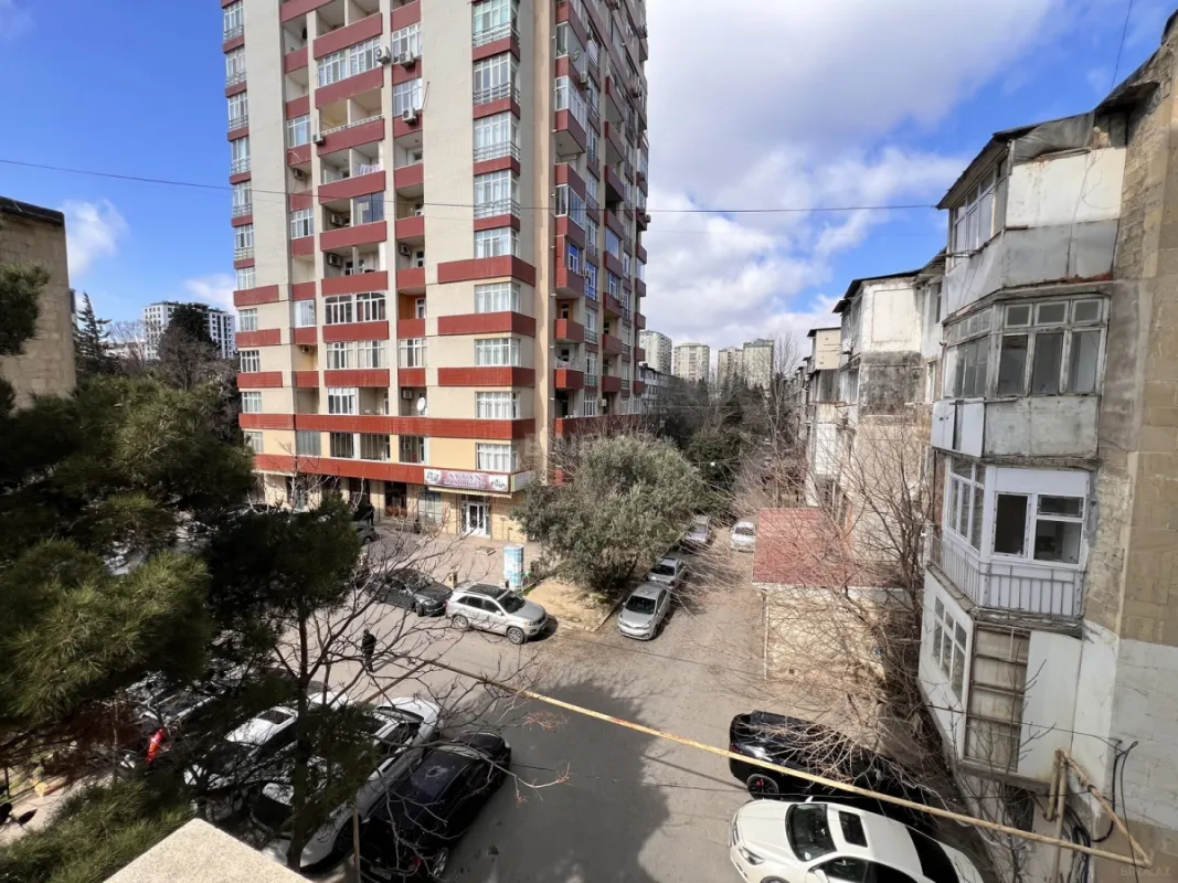 Satılır 4 otaqlı mənzil 204 m²