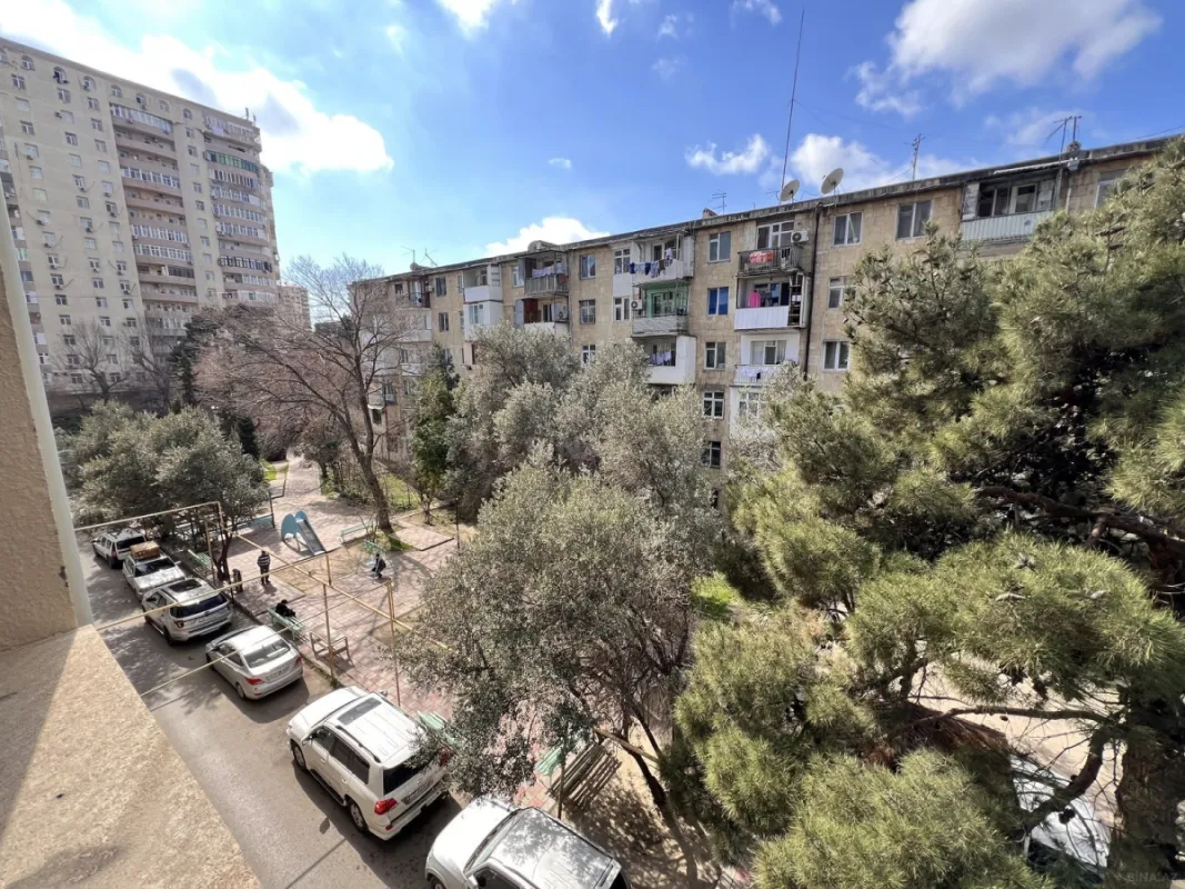 Satılır 4 otaqlı mənzil 204 m²