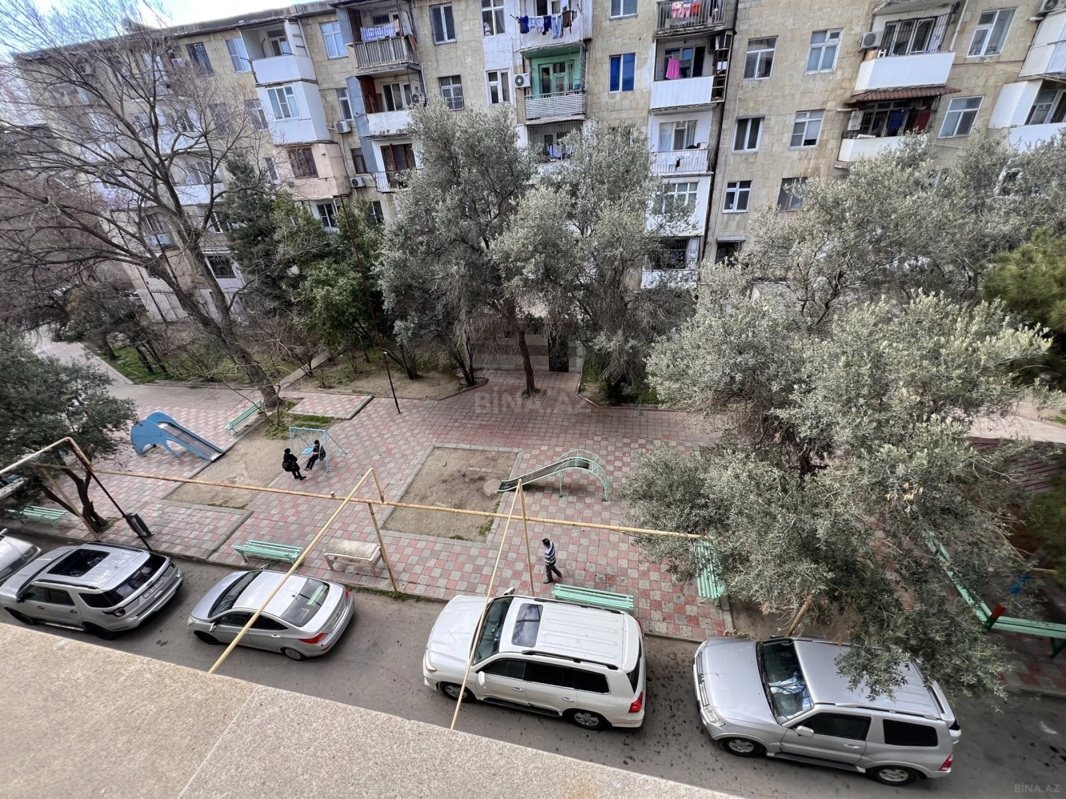 Satılır 4 otaqlı mənzil 204 m²