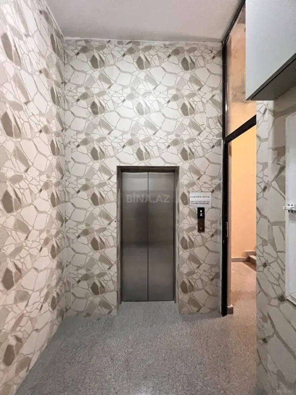 Satılır 4 otaqlı mənzil 204 m²