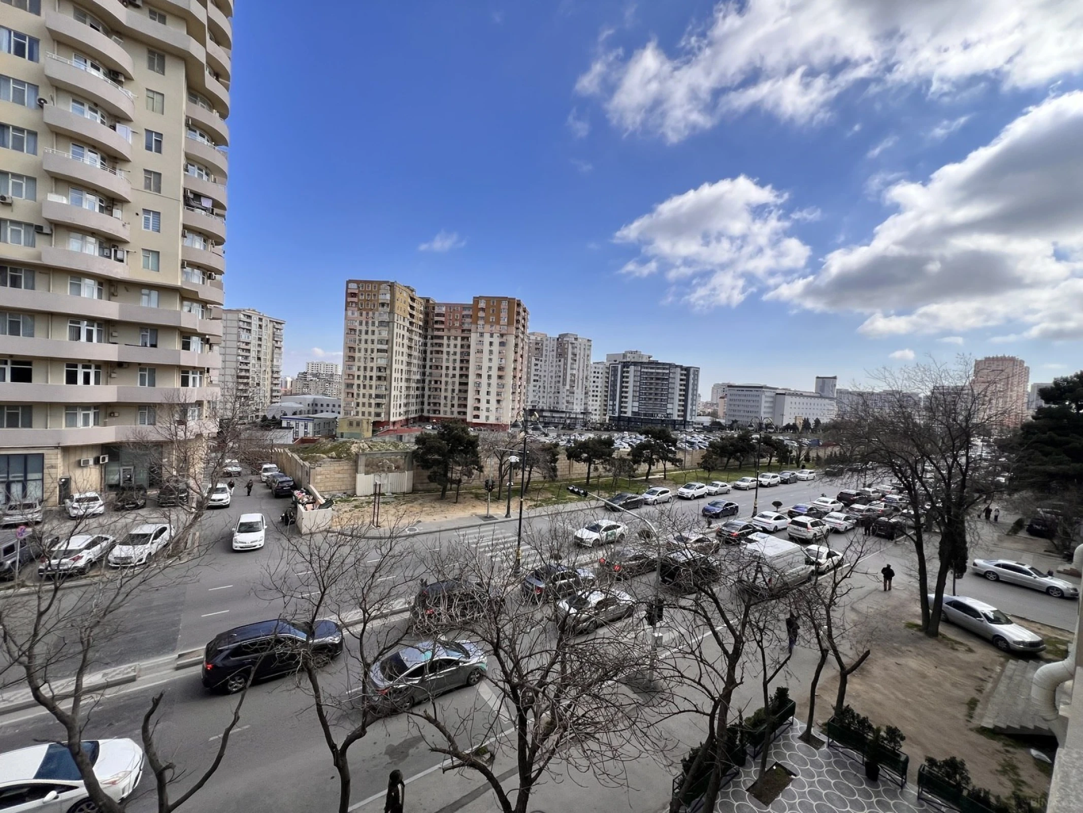 Satılır 4 otaqlı mənzil 204 m²