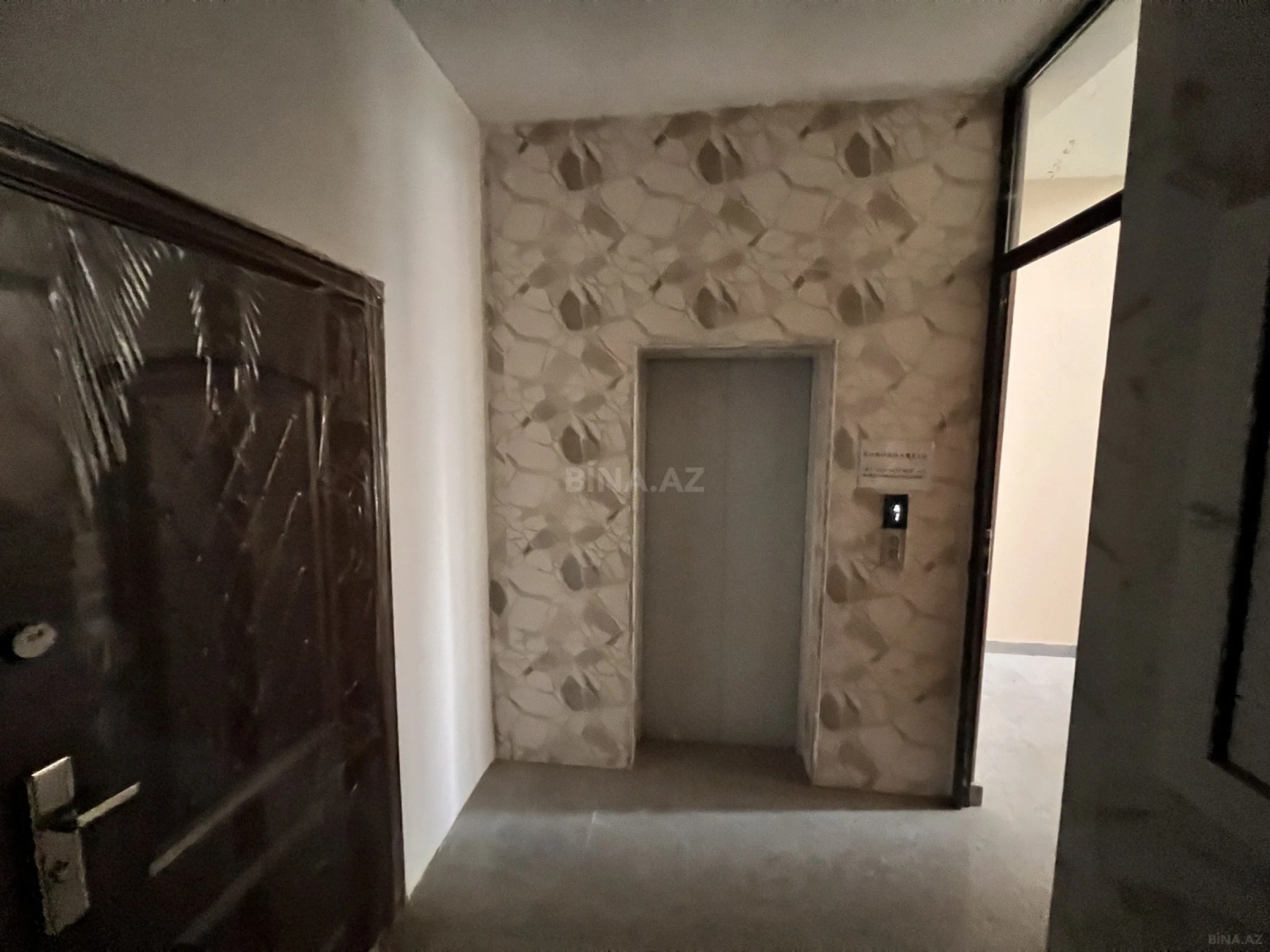 Satılır 4 otaqlı mənzil 204 m²