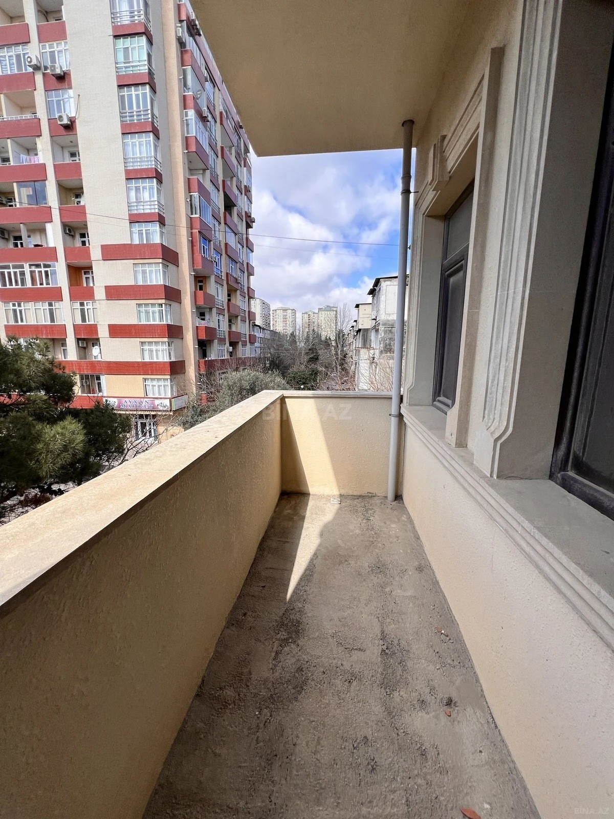 Satılır 4 otaqlı mənzil 204 m²