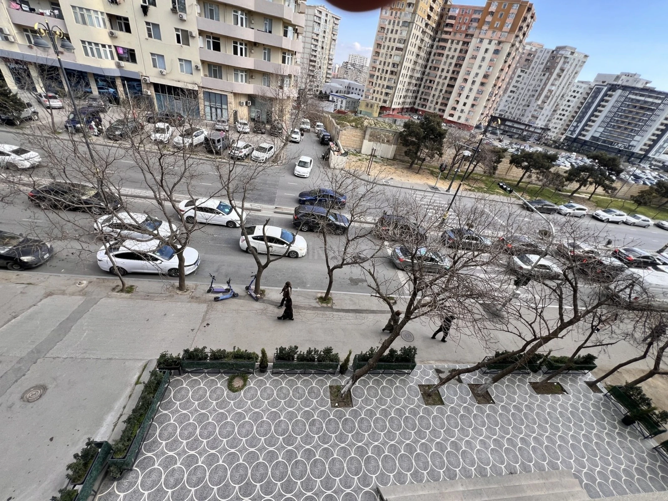 Satılır 4 otaqlı mənzil 204 m²