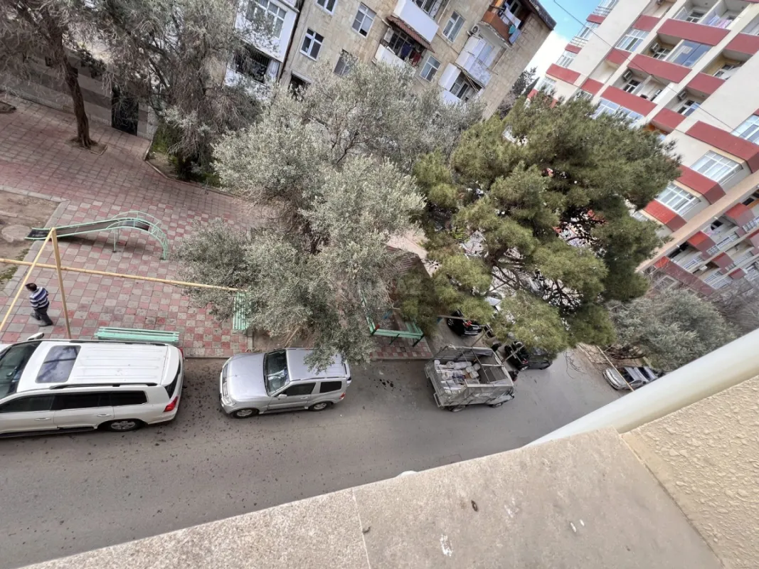 Satılır 4 otaqlı mənzil 204 m²