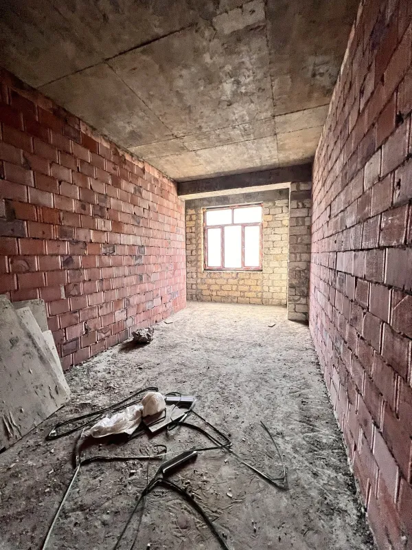 Satılır 4 otaqlı mənzil 204 m²