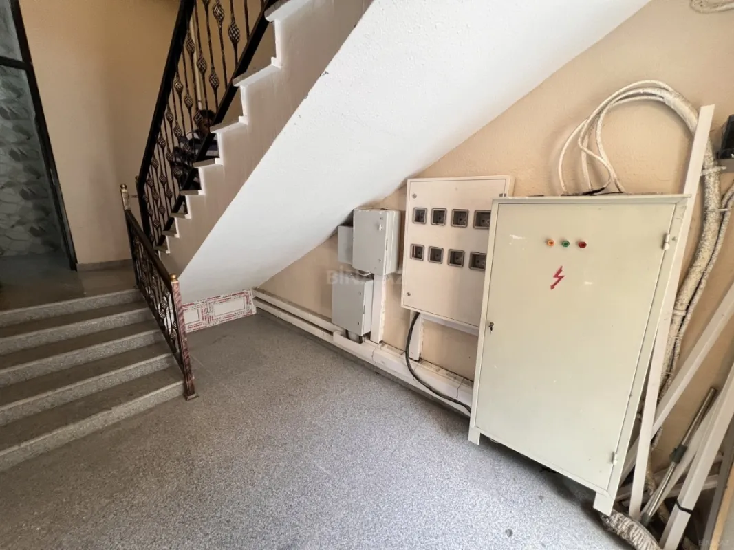 Satılır 4 otaqlı mənzil 204 m²