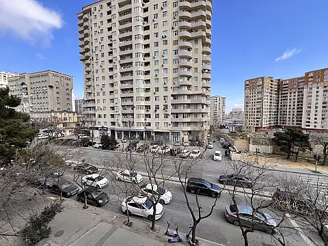 Satılır 4 otaqlı mənzil 204 m²