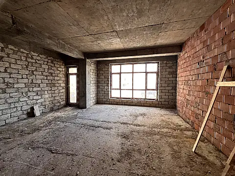 Satılır 4 otaqlı mənzil 204 m²