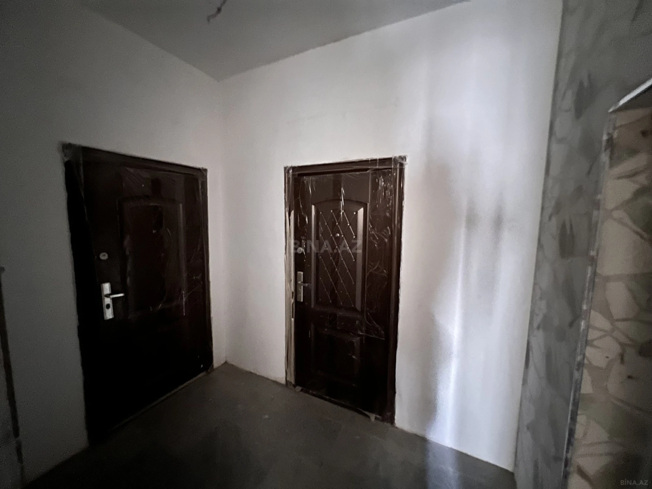 Satılır 4 otaqlı mənzil 204 m²