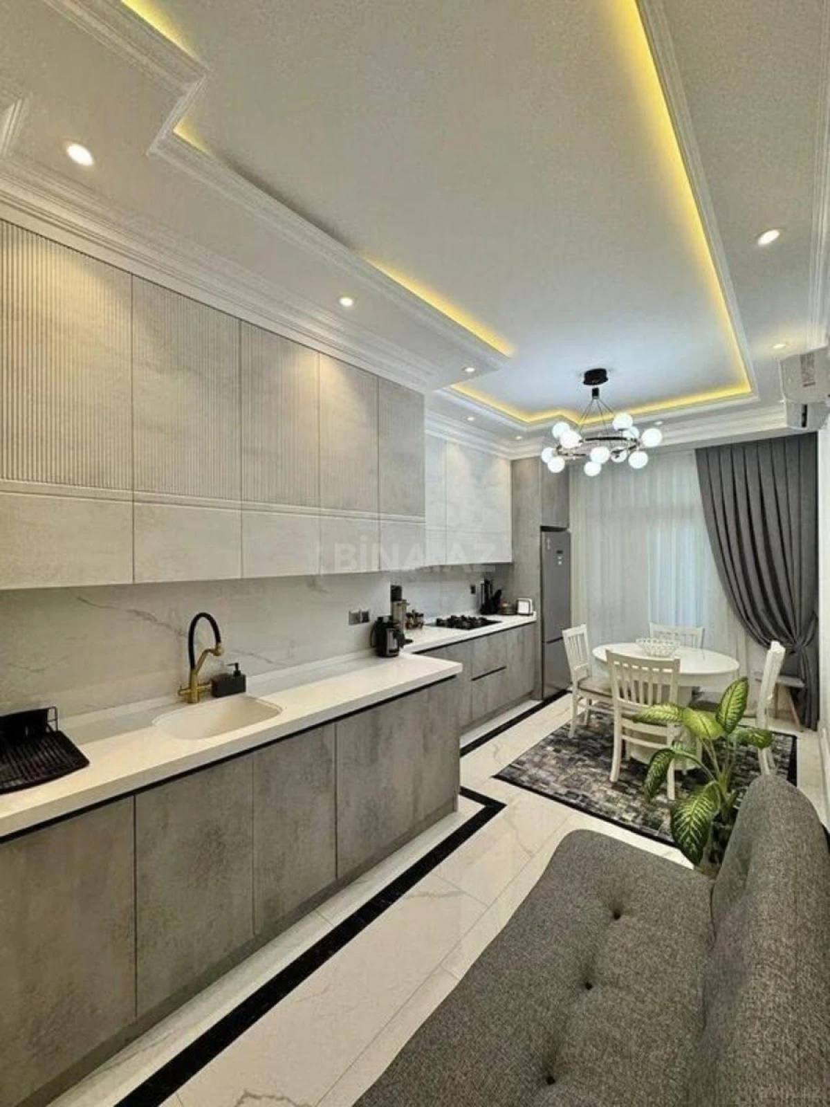 Satılır 3 otaqlı mənzil 125 m²