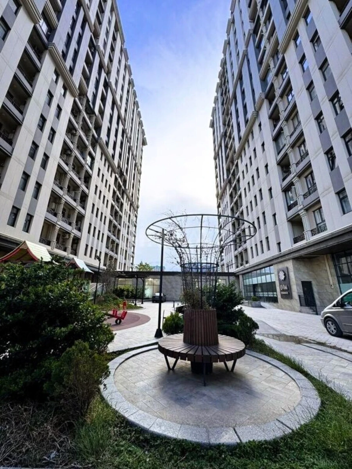 Satılır 3 otaqlı mənzil 125 m²