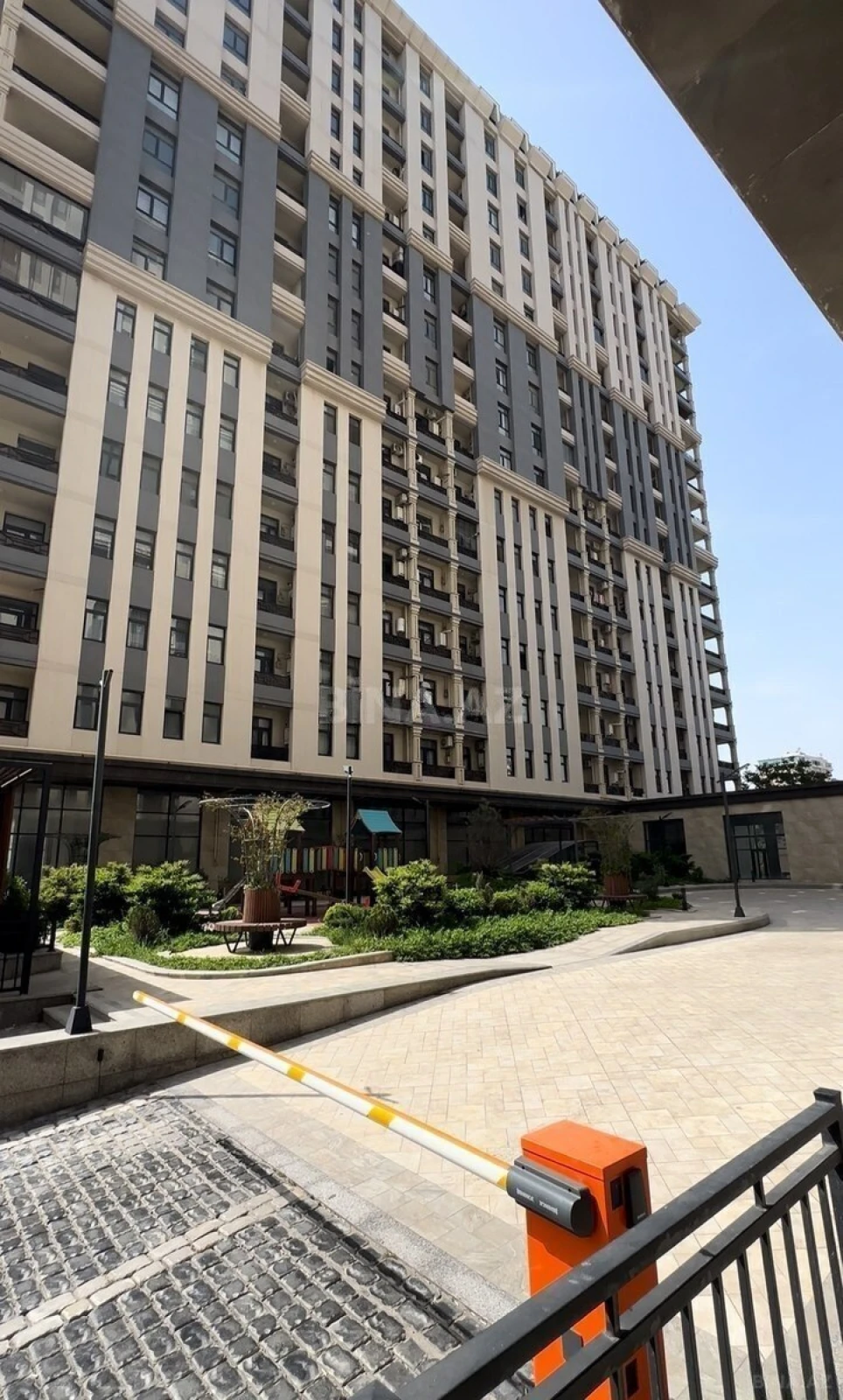 Satılır 3 otaqlı mənzil 125 m²