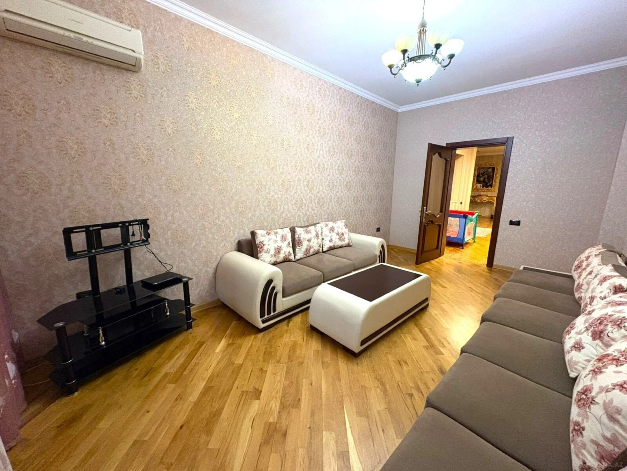 Satılır 4 otaqlı mənzil 224 m²