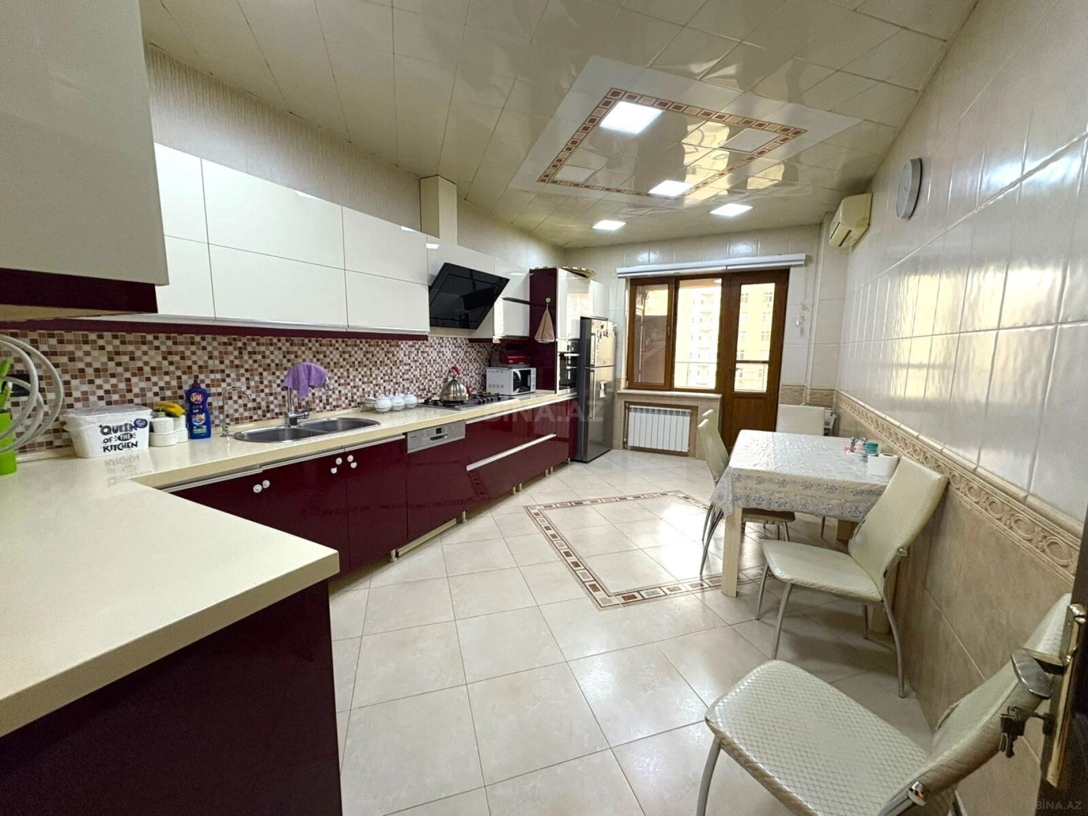 Satılır 4 otaqlı mənzil 224 m²