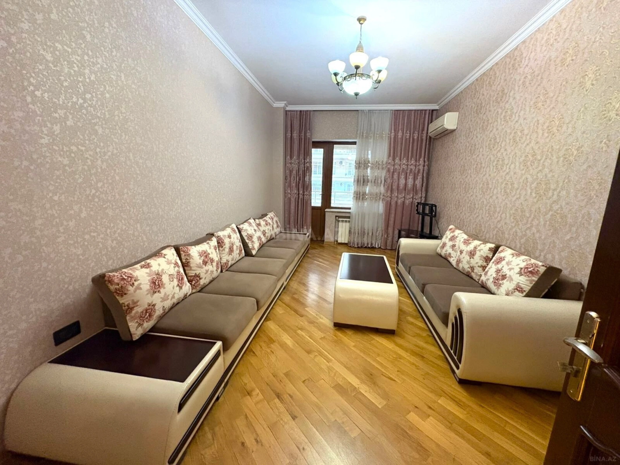 Satılır 4 otaqlı mənzil 224 m²