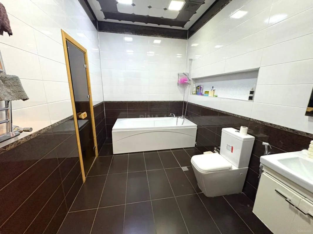 Satılır 4 otaqlı mənzil 224 m²