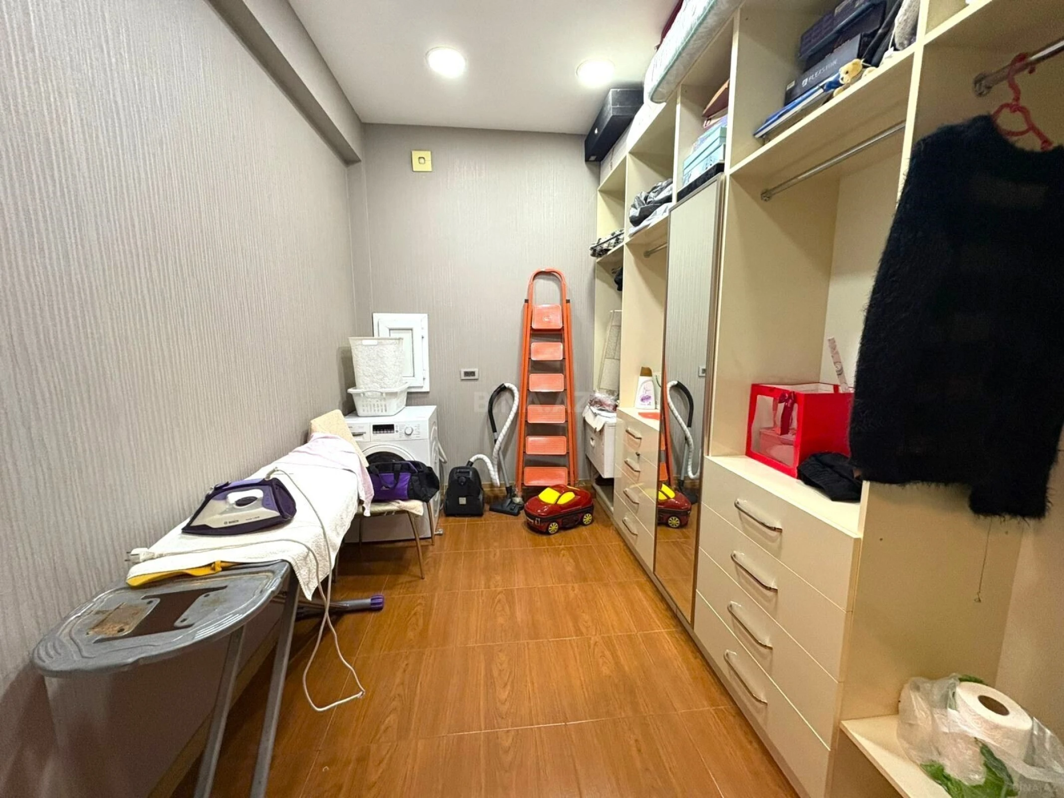 Satılır 4 otaqlı mənzil 224 m²