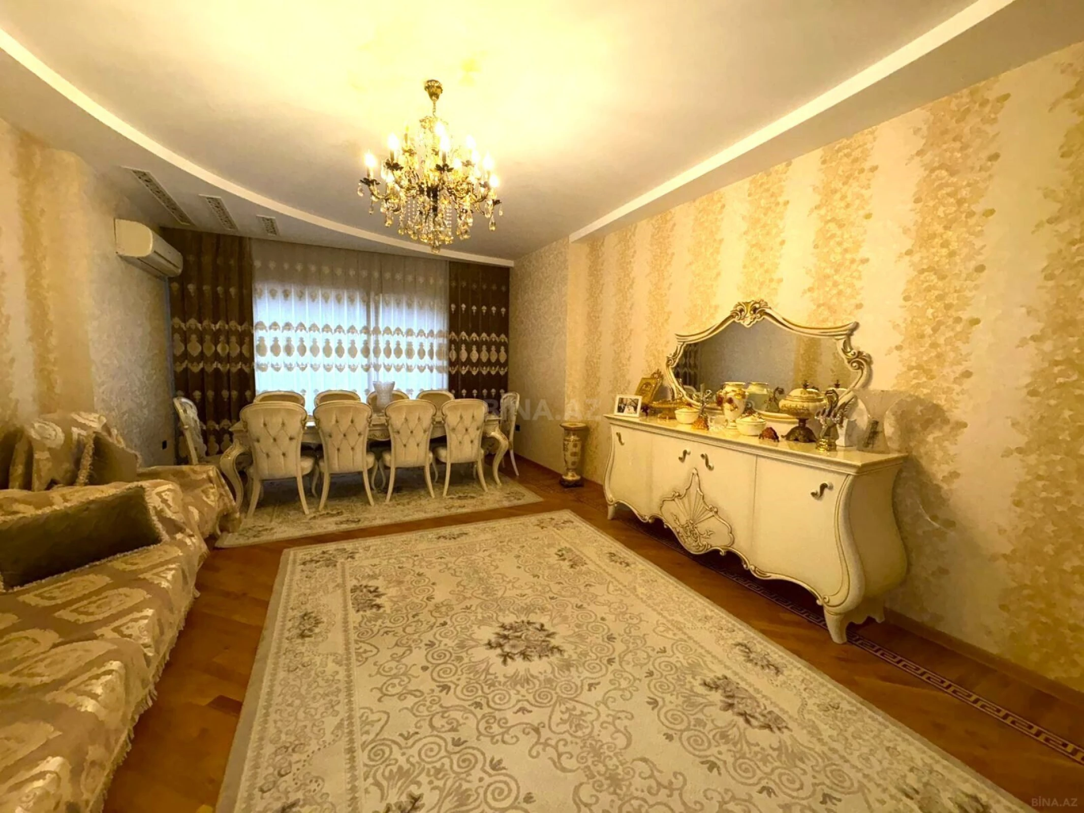 Satılır 4 otaqlı mənzil 224 m²
