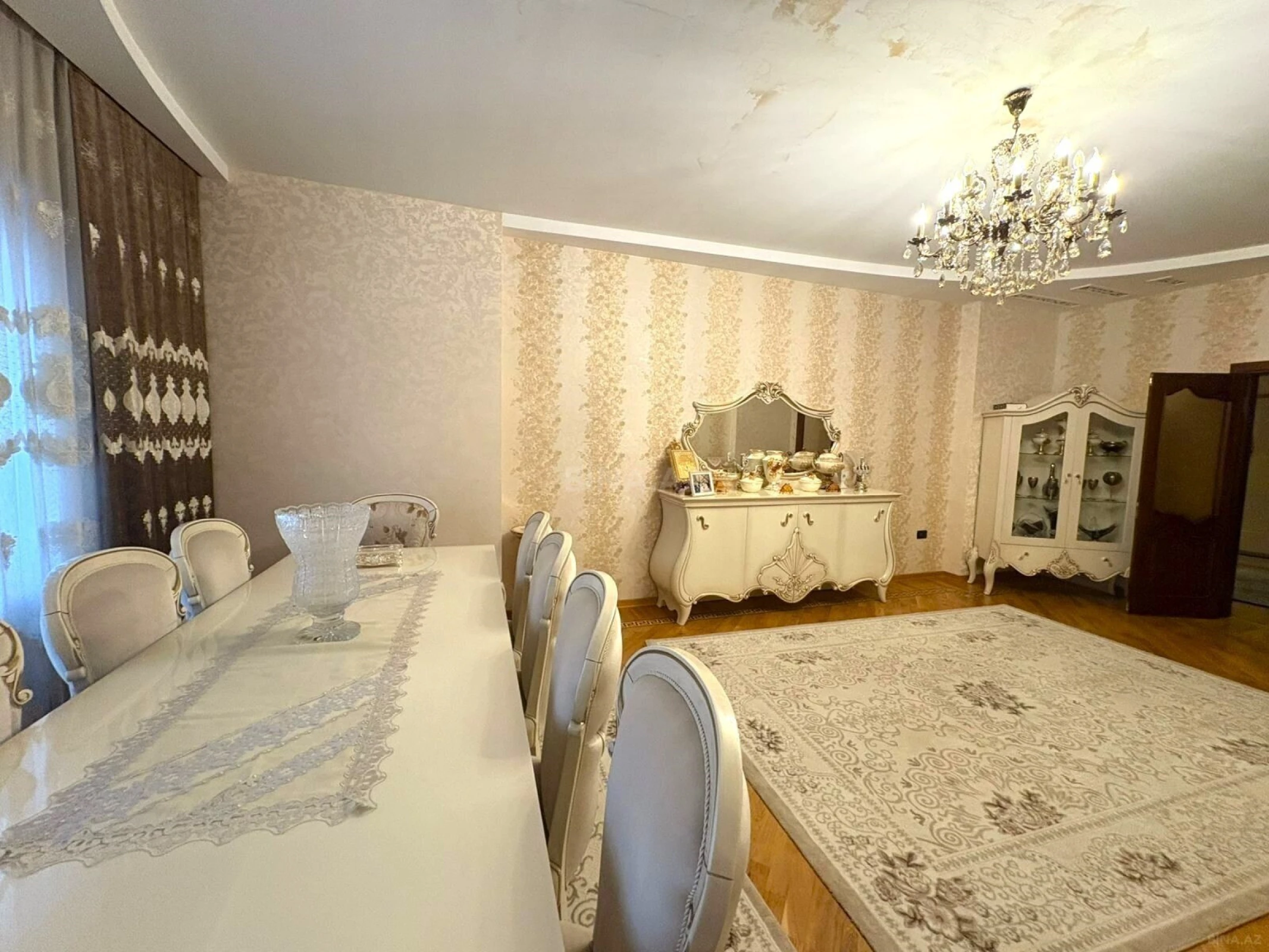Satılır 4 otaqlı mənzil 224 m²