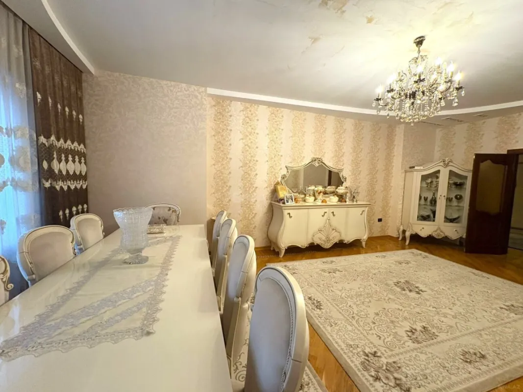 Satılır 4 otaqlı mənzil 224 m²