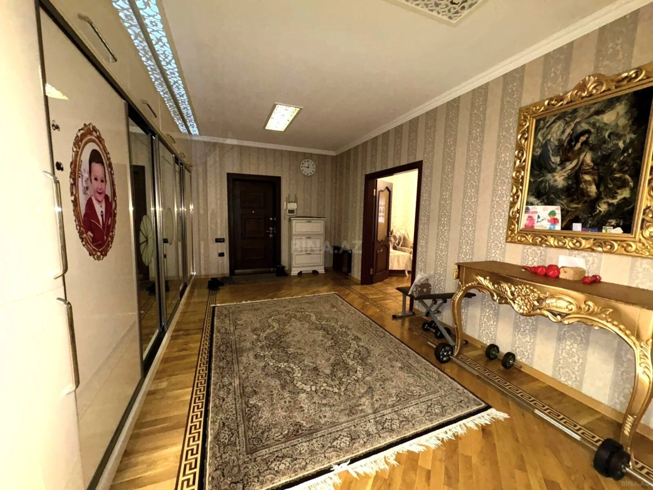 Satılır 4 otaqlı mənzil 224 m²