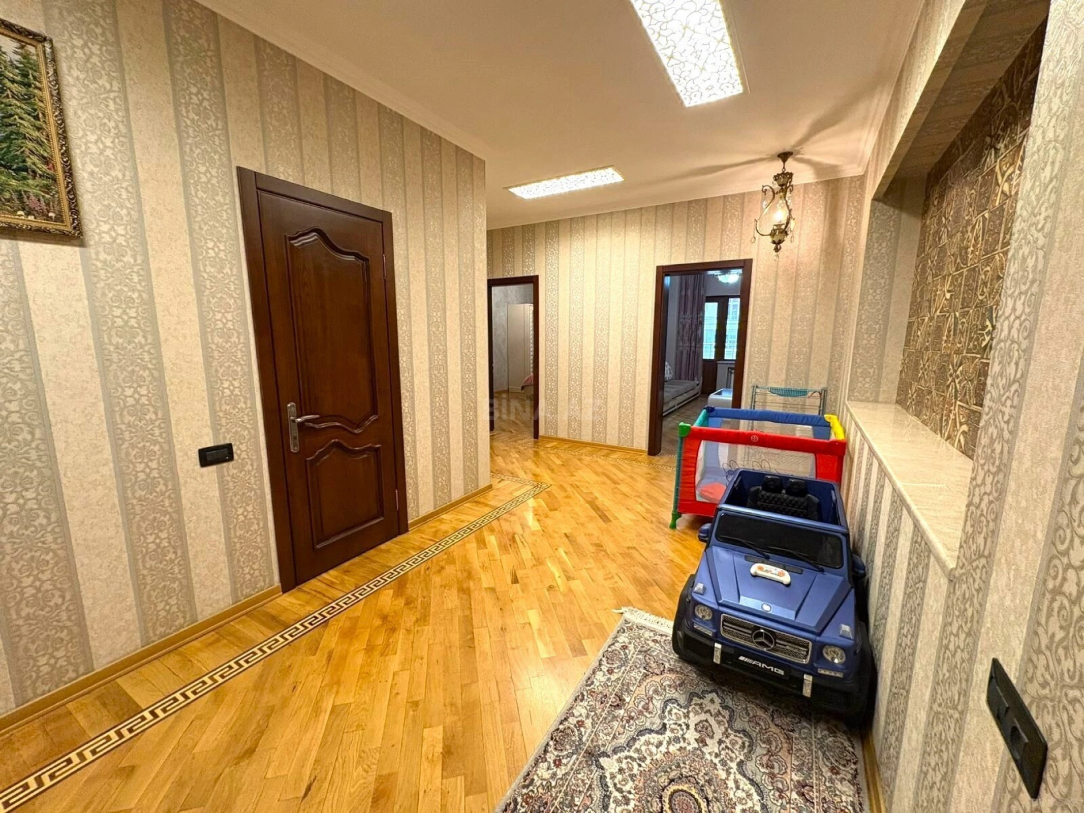 Satılır 4 otaqlı mənzil 224 m²