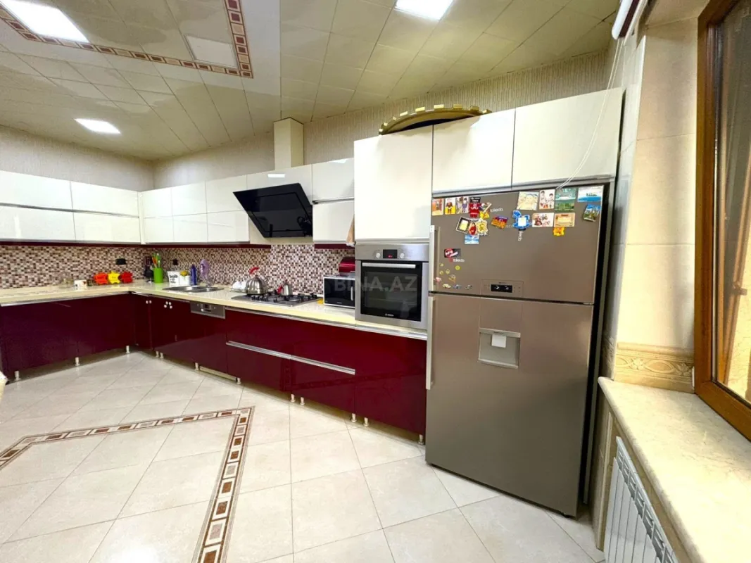 Satılır 4 otaqlı mənzil 224 m²