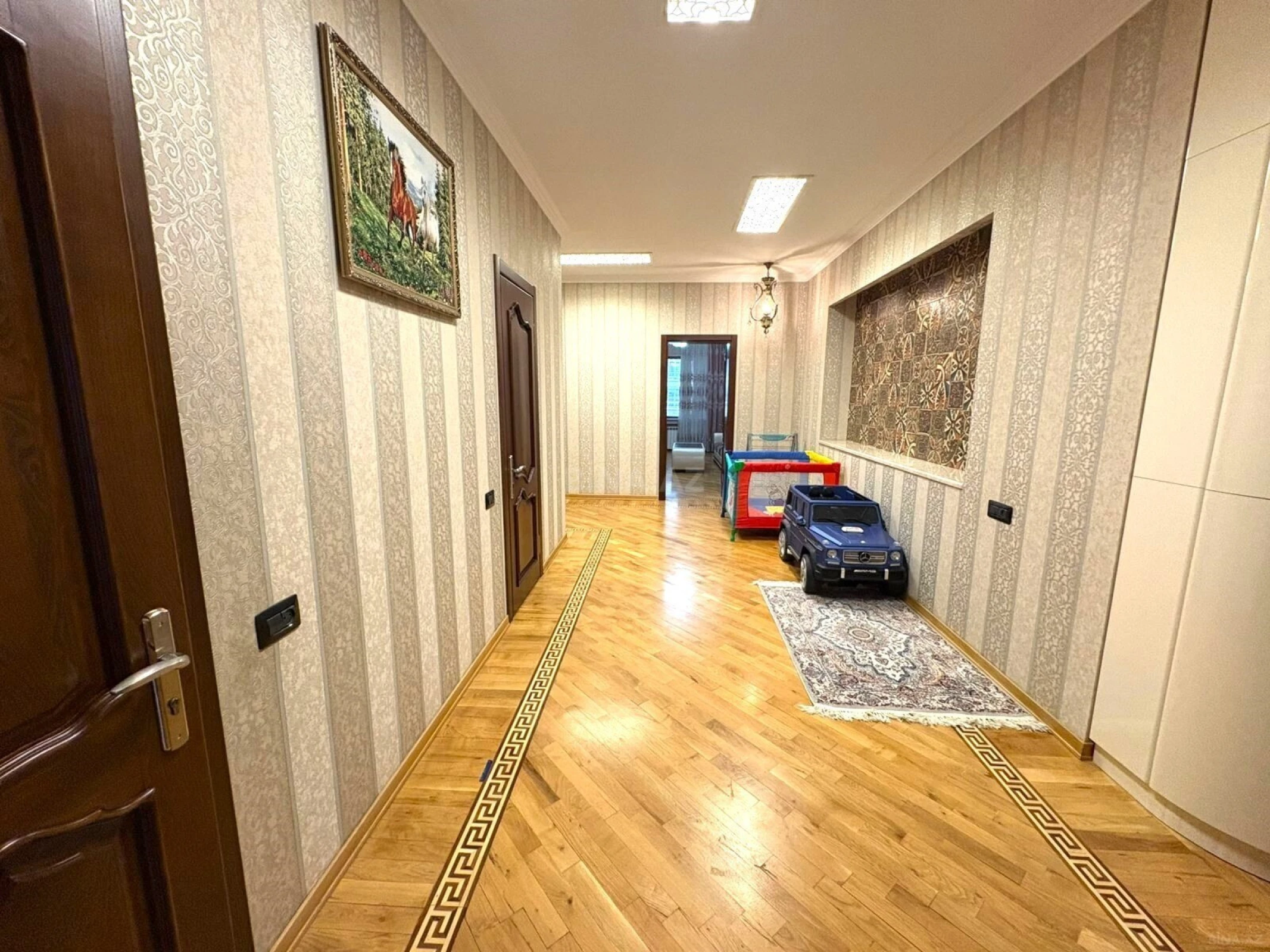 Satılır 4 otaqlı mənzil 224 m²