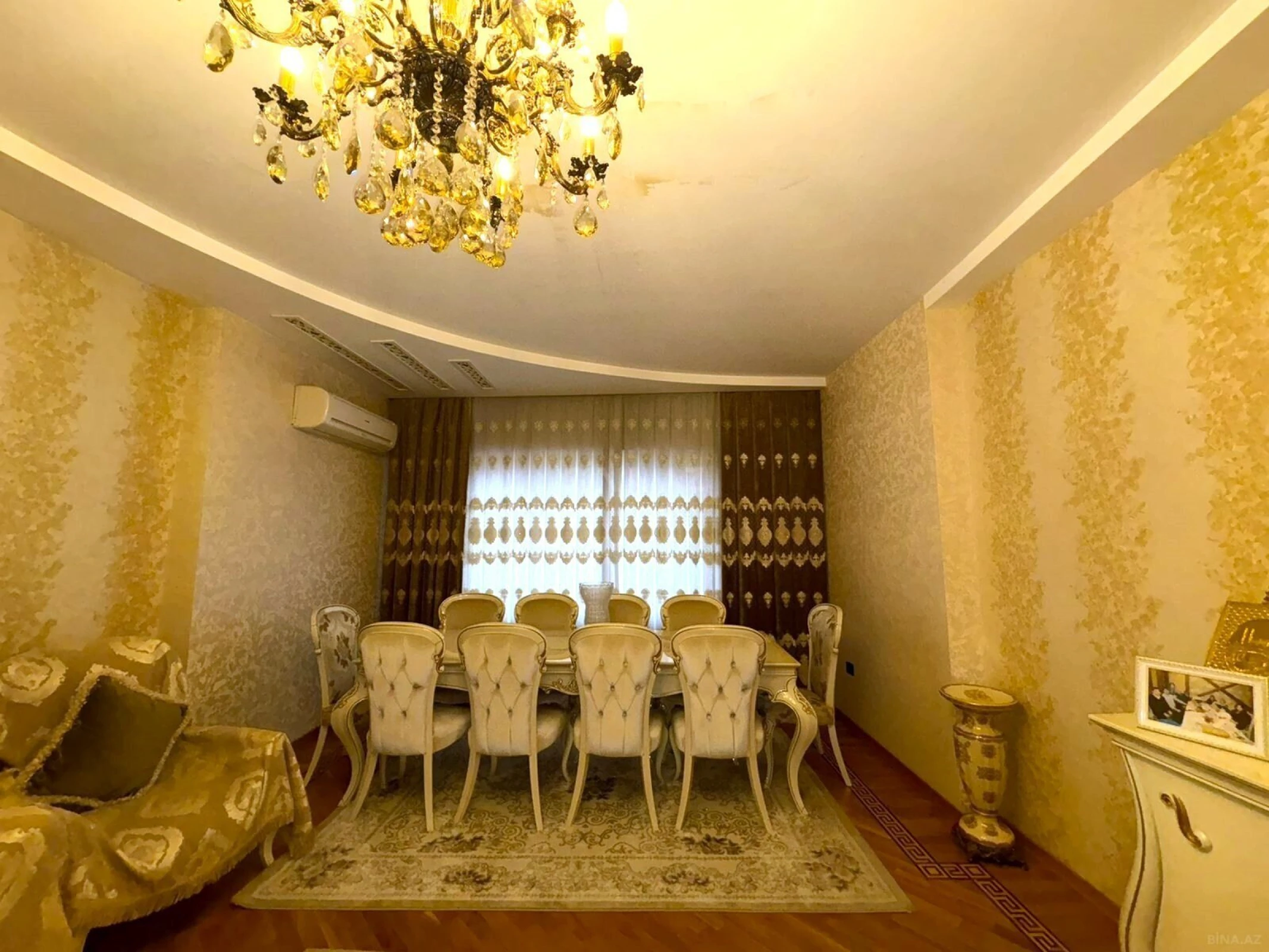 Satılır 4 otaqlı mənzil 224 m²
