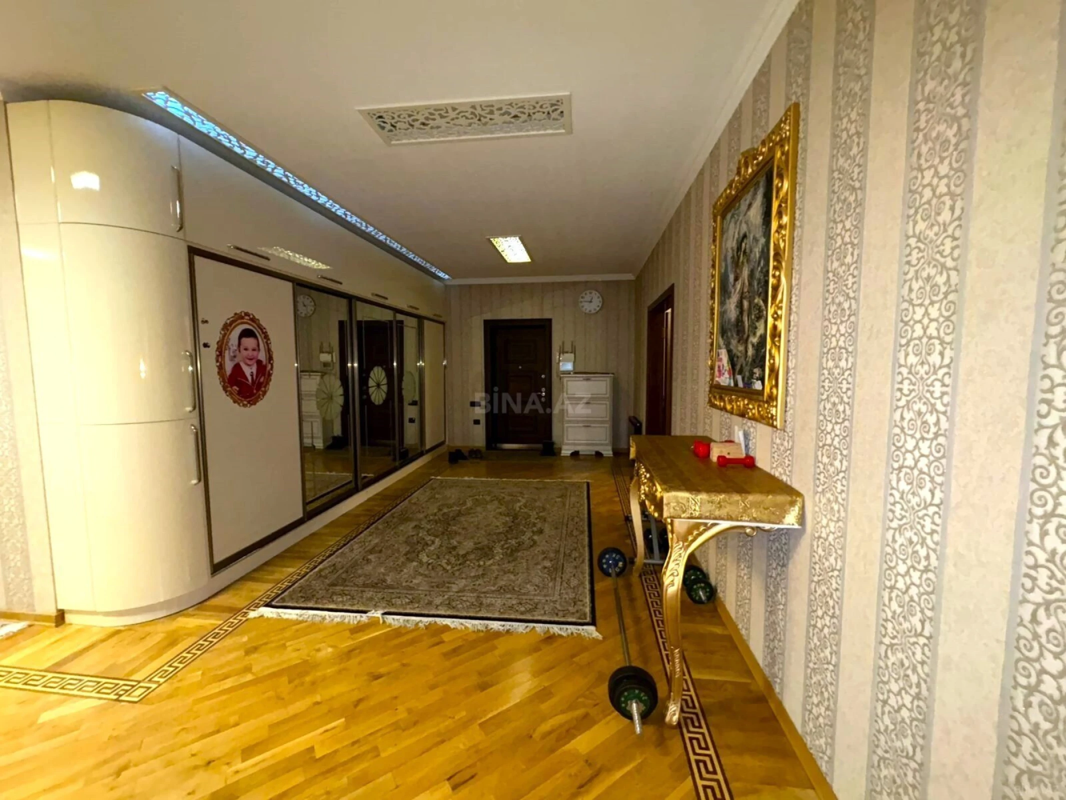 Satılır 4 otaqlı mənzil 224 m²