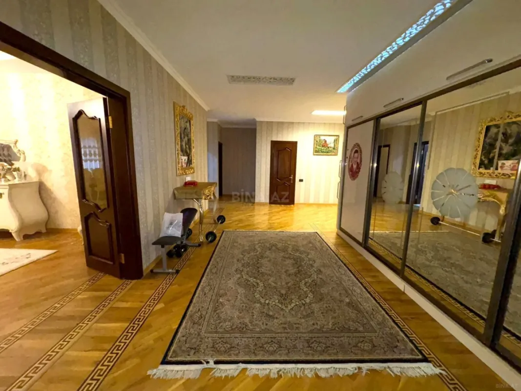 Satılır 4 otaqlı mənzil 224 m²